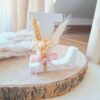 Lettres en bois et fleurs séchées