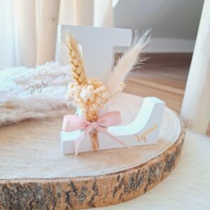 Lettres en bois et fleurs séchées