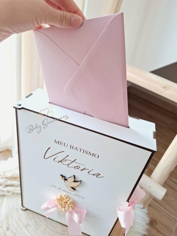 Urne à enveloppes en bois personnalisée – Image 2