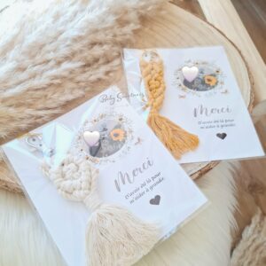 Porte-clés en macramé avec carte personnalisée