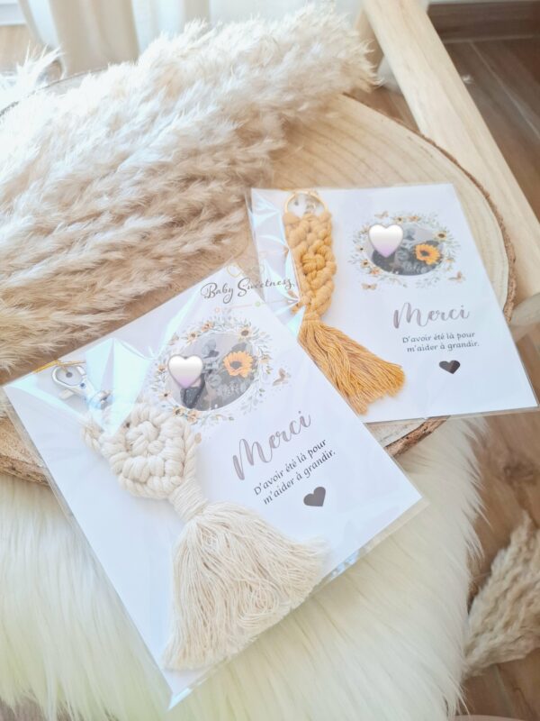 Porte-clés en macramé avec carte personnalisée