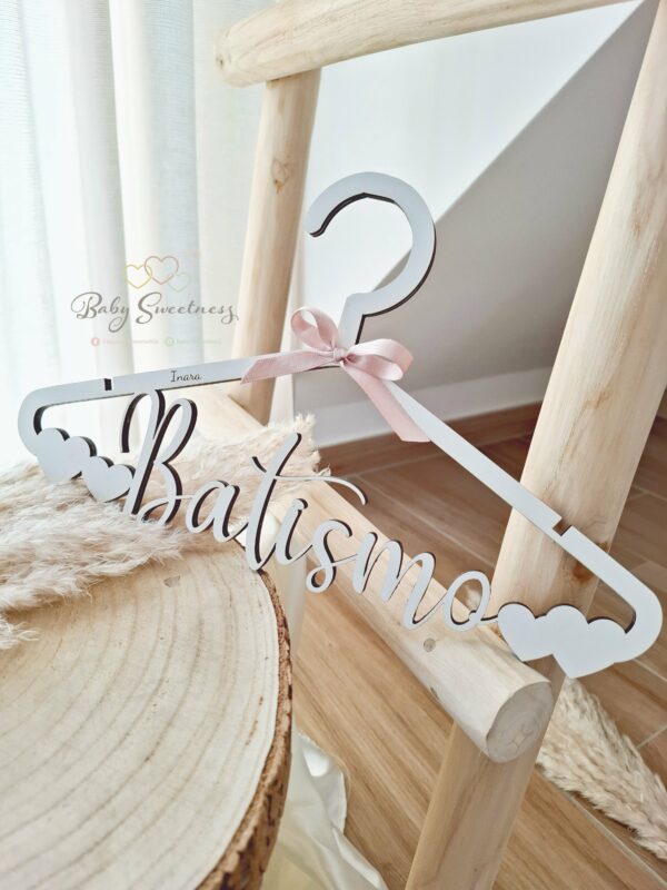 Cintre en bois personnalisé