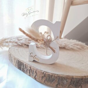 Lettres en bois et fleurs séchées