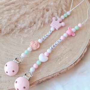 Attache tétine en acrylique et silicone