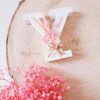 Lettres en bois et fleurs séchées – Image 2