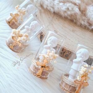 Petit garçon/fille priant cloche en verre