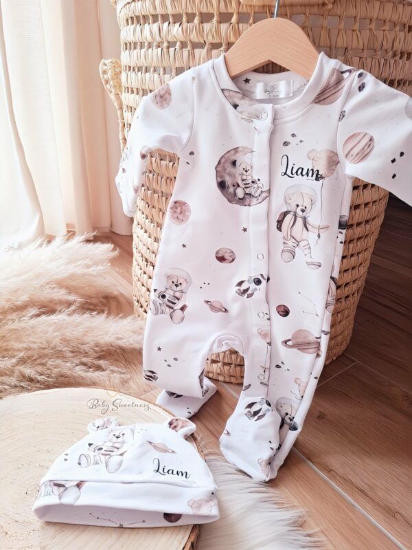 Babygrow et bonnet de naissance