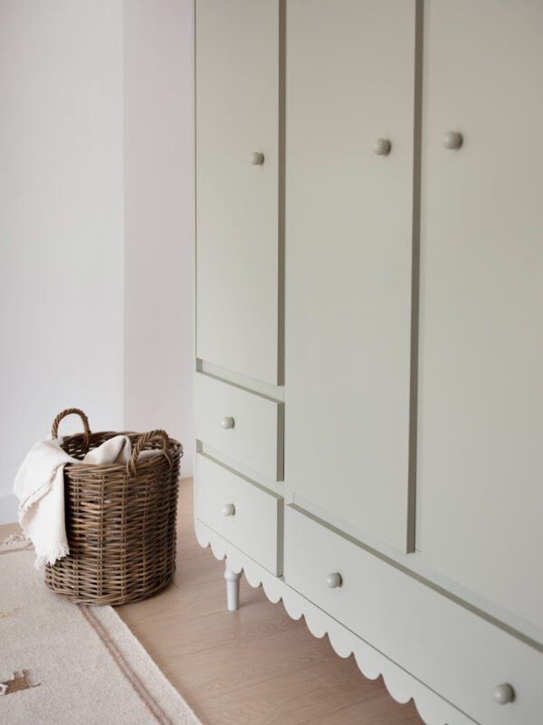 Armoire Olive à trois portes – Image 7