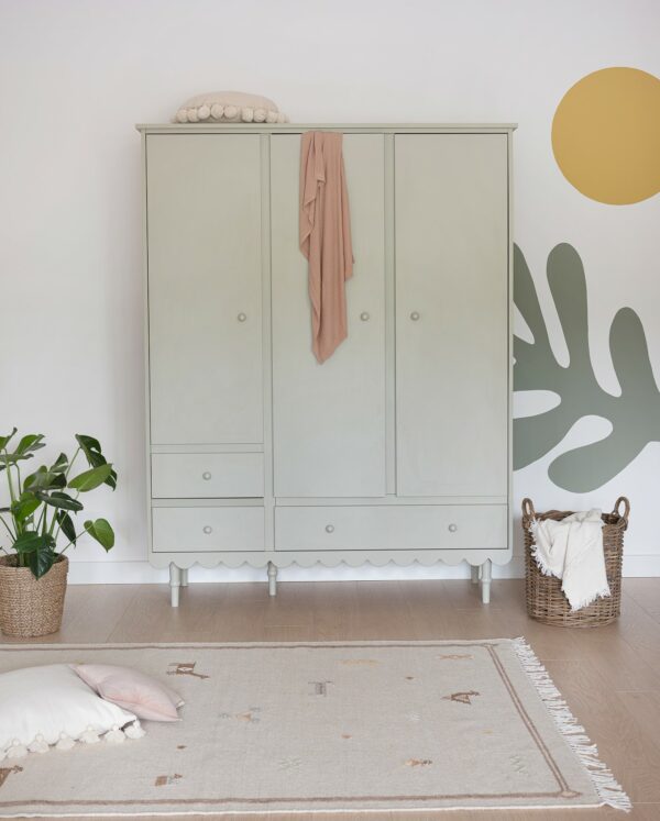 Armoire Olive à trois portes