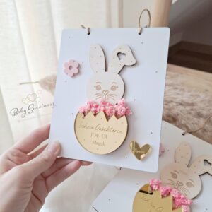 Plaque lapin avec fleurs séchées