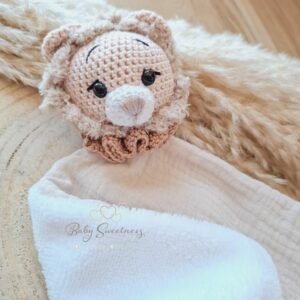 Doudou lion en crochet