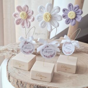 Fleur marguerite sur socle